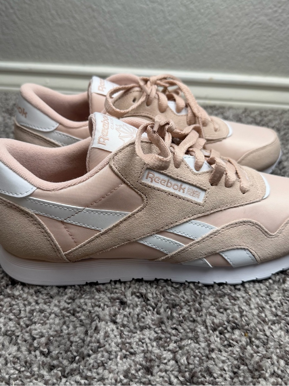 NWT Reebok Women's Classic Nylon Pink Sneakers Size 9